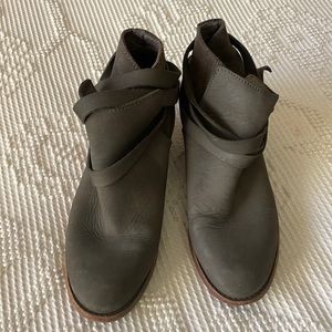 H boots size 37 or 6 1/2